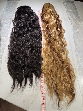2 Fer🥳🥳 26-29” Wavy Clip-In Hair Extensions - Black and Blonde